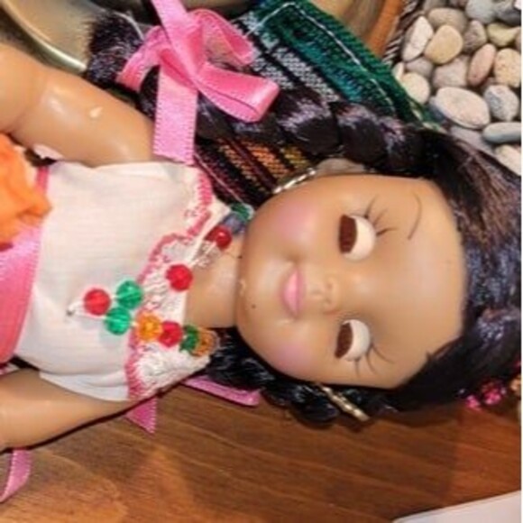 Beautiful Mexican doll‎ in traditional Spanish colorful dress, Blinking eyes, - Picture 3 of 12